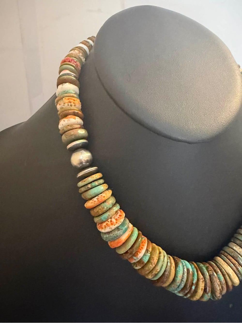 Sterling silver graduated green turquoise spiny oyster necklace - Picture 2 of 6